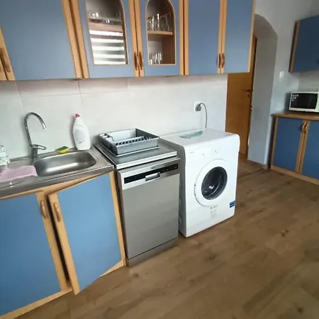 Queens House Pensión *